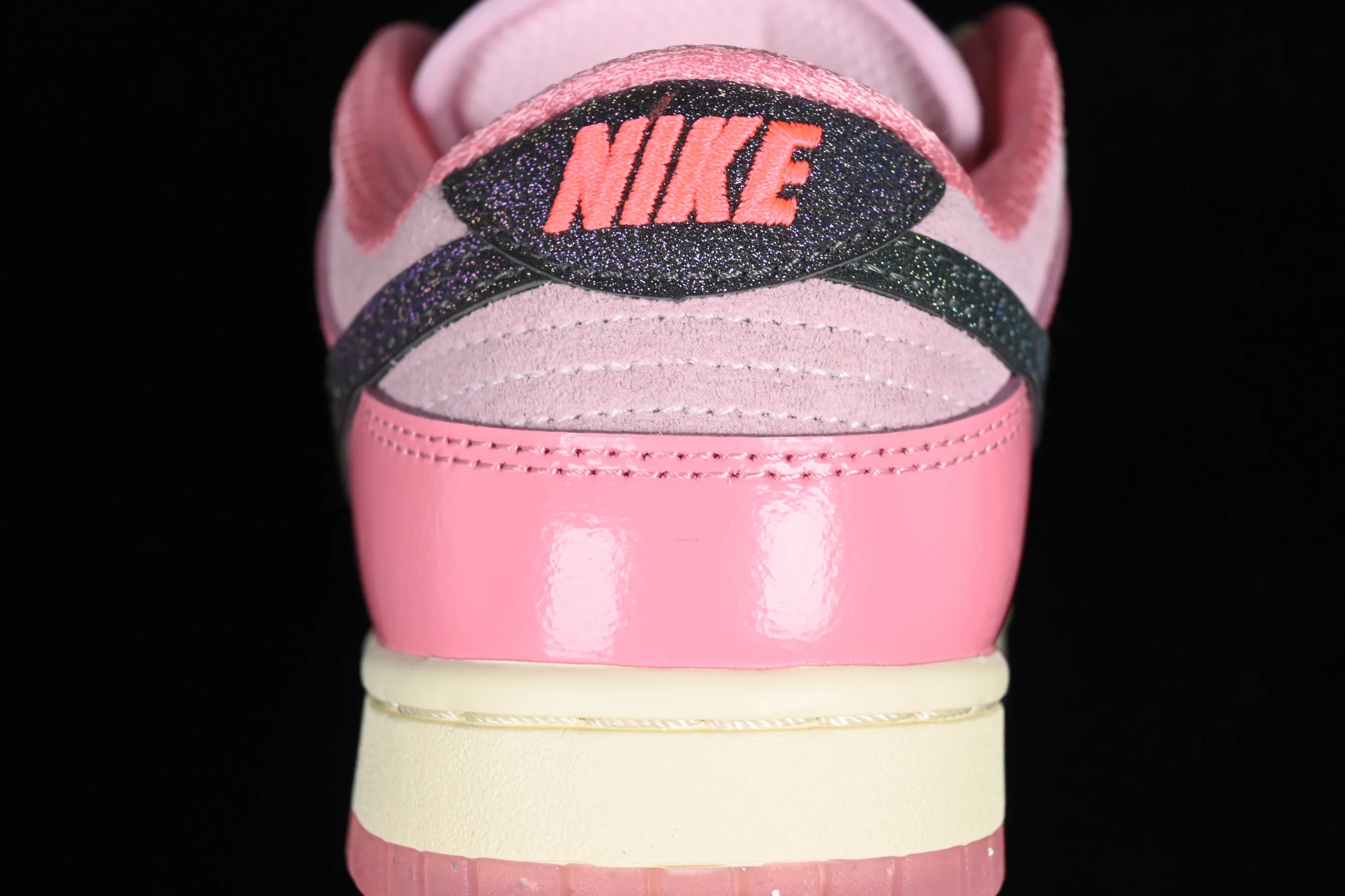 All categories Nk SB Dunk series Nk SB Dunk Low low-top sneakers C version Nk Dunk Low "Barbie" Barbie SB low-top sports and leisure sneakers FN8927-621